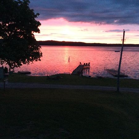 N' This On The Bay -Vacation Suite Wiarton Exterior foto