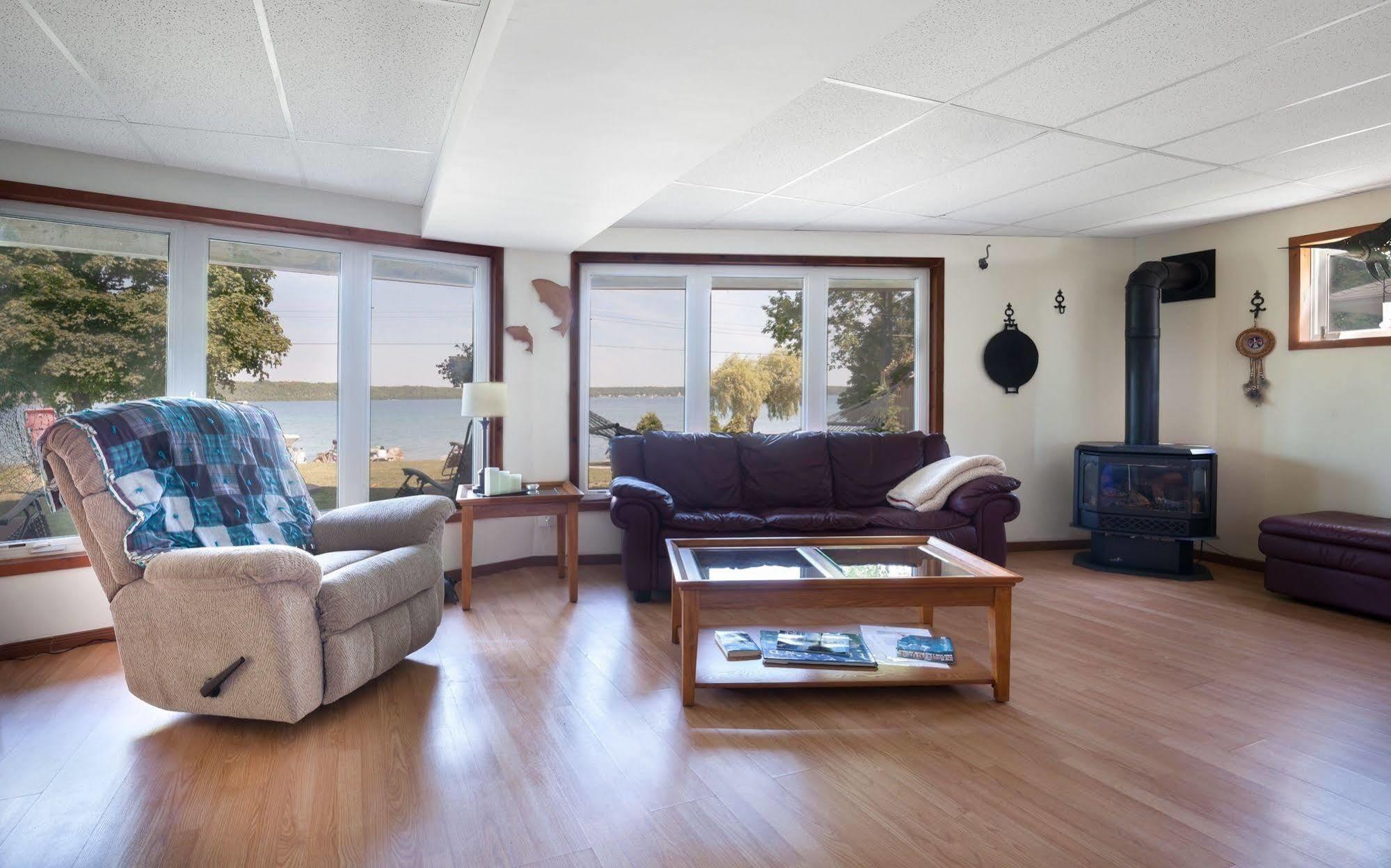 N' This On The Bay -Vacation Suite Wiarton Exterior foto